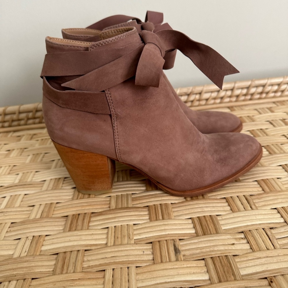 NWOT Huma Blanco pink suede leather booties 37.
